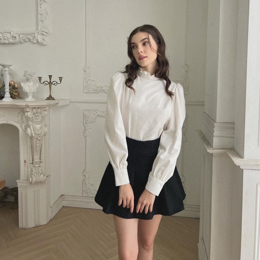 Pleated black skirt.